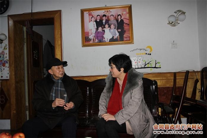 兰利华节前慰问困难教职工