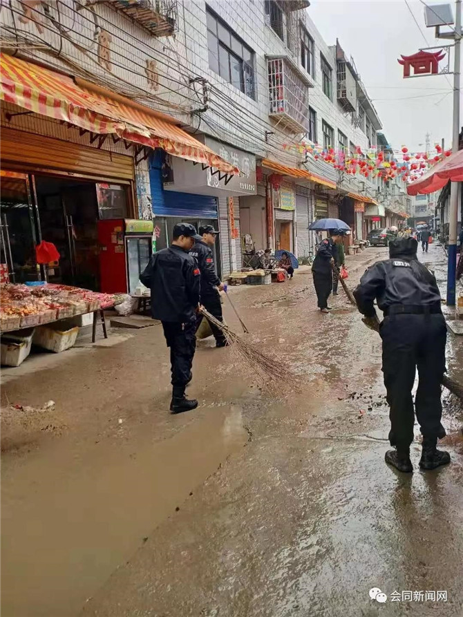 团河镇:干群同心协力,集镇整洁美丽 - 会同县人民政府