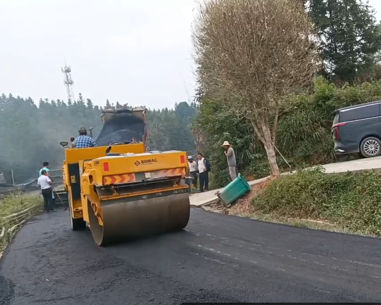 道路铺设中.png